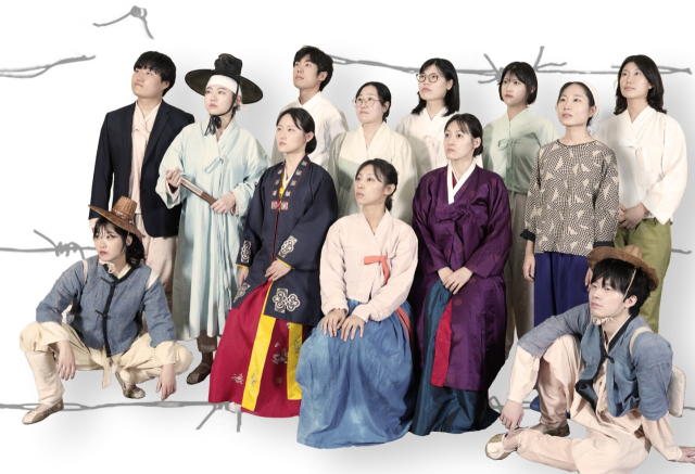 극단새벽이 30일부터 9월 6일까지 5차례 무대에 올리는 '어느 골짜기에 관한 논쟁' 출연진. 극단새벽 제공