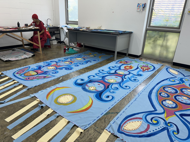 이번 릴레이 전시를 준비하던 지난 22일 홍티아트센터 레지던시 황신 작가 스튜디오 모습. 김은영 기자 key66@