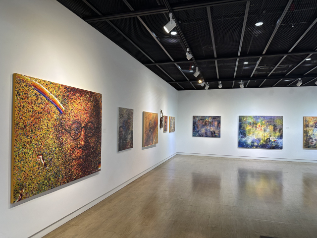 제21회 ‘송혜수 미술상’ 시상식과 수상 기념전이 열린 부산 수영구 금련산역갤러리 전경. 김은영 기자 key66@