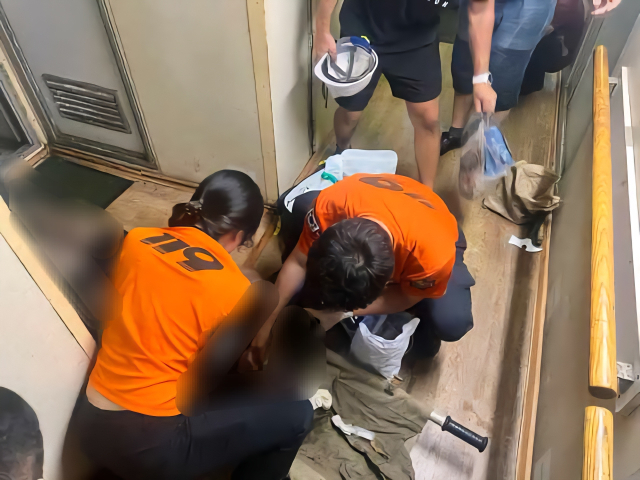 29일 오전 10시 10분께 부산 사하구 감천항 2부두에 정박한 러시아 냉동 운반선에서 러시아 선원이 심정지로 쓰러져 병원으로 옮겨졌으나 숨졌다. 부산 해양경찰서 제공