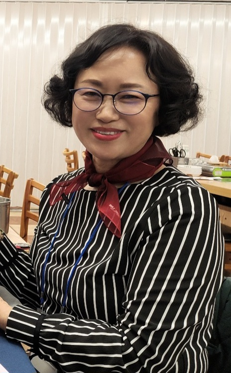 제32회 부산문학상 대상 수상자 김나현 수필가. 부산문인협회 제공