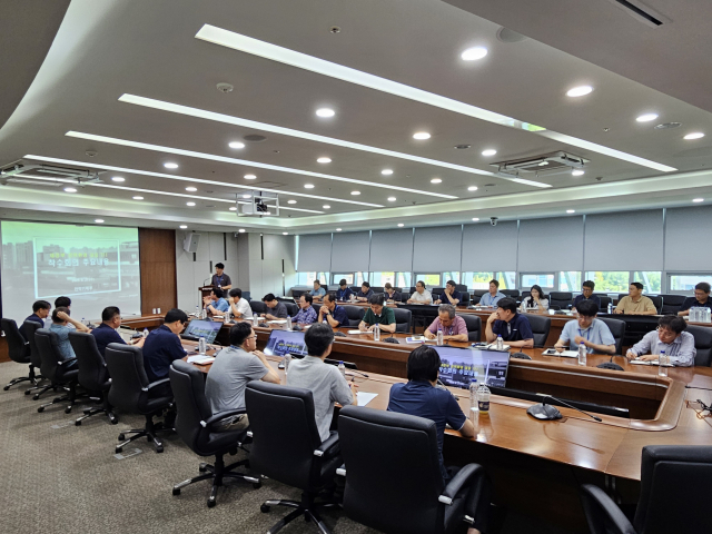 지난 27일 전북 완주군 한국전기안전공사 본사에서 정책대응 TFT가 첫 회의를 열고 있다. 전기안전공사 제공