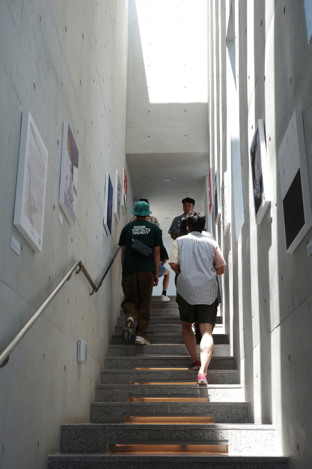 ‘건축가의 그래픽’ 전시를 열고 있는 울산 울주군 ‘그릿비 서생점' 모습. BAM 제공