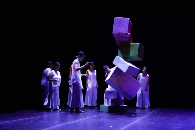 부산케인무용단 작품 '가벼운 것들의 반란'. 라라미댄스페스티벌 제공