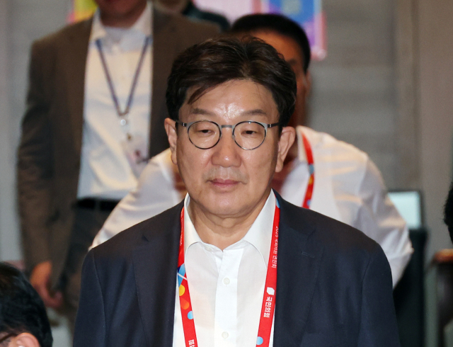 국민의힘 권성동 의원이 28일 인천국제공항공사 항공교육원에서 열린 2025 국민의힘 국회의원 연찬회에 참석하고 있다. 연합뉴스