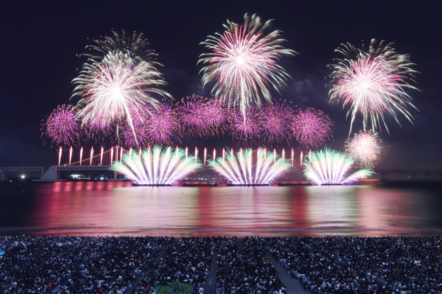 지난해 부산 광안리해수욕장 일대에서 열린 제19회 부산불꽃축제. 부산일보DB