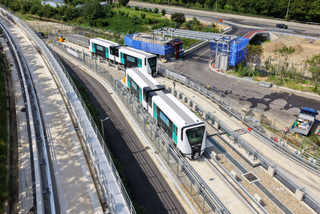 지난 5월 차량기지에 반입된 양산선 전동차가 시운전을 하고 있다. 양산시 제공