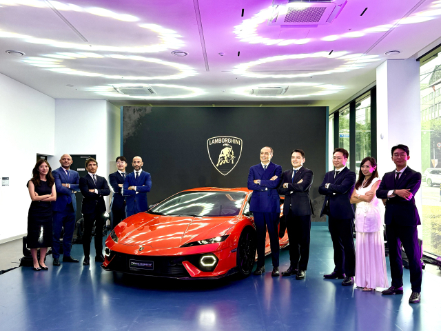 1일 부산 해운대구 람보르기니 부산전시장에서 열린 개관식. 이탈리아 오토모빌리 제공