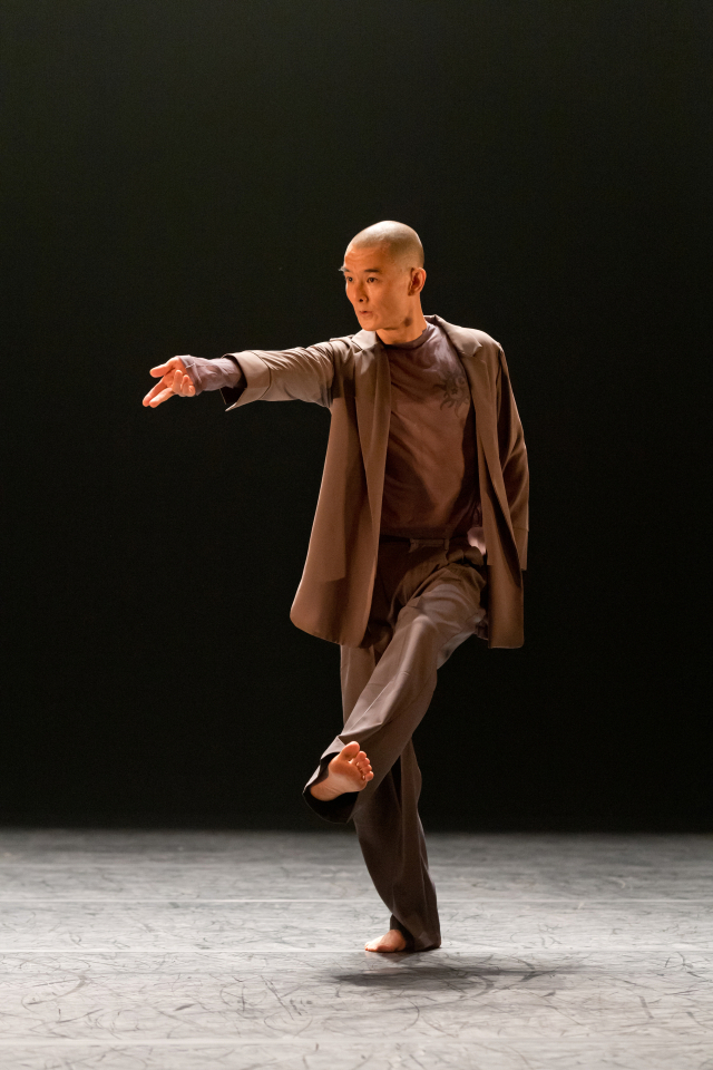 시어터-아 '말뚝이 VS 말' 공연 모습. 허경미무용단-무무 제공