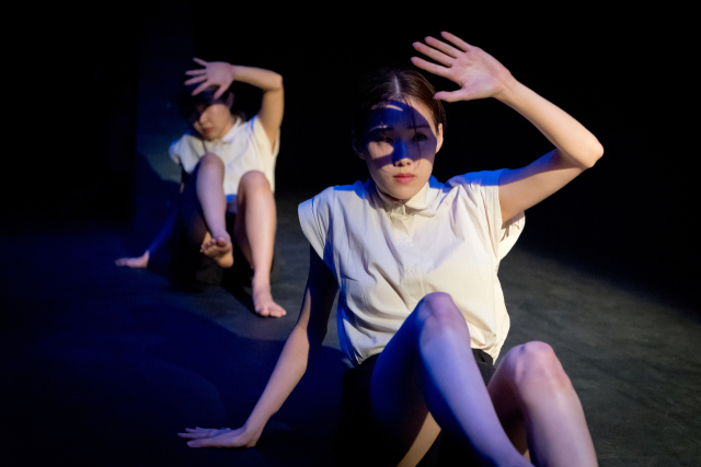 프로젝트 정중동동중정이 이전에 공연한 '24h' 공연 모습. 허경미무용단-무무 제공