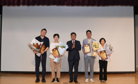 [왼쪽부터] 홍정인 님, 이미숙 님, 오은택 부산 남구청장, (주)광진케이블 이형환 대표, (주)우진메디텍 김인숙 대표