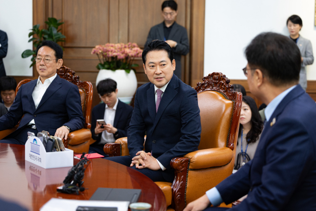 국민의힘 장동혁 대표가 2일 서울 여의도 국회에서 우원식 국회의장을 예방, 모두발언하고 있다. 연합뉴스