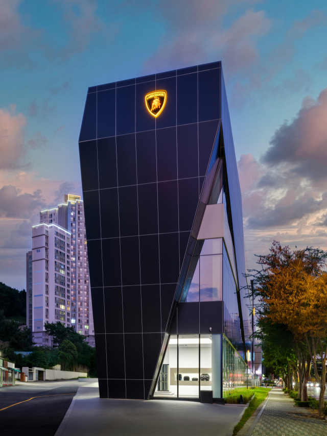 람보르기니 부산전시장. 이탈리아 오토모빌리 제공