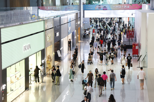 사진은 1일 인천국제공항 2터미널 면세구역. 연합뉴스