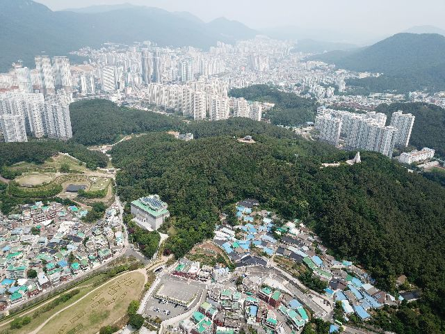 부산 동래구가 동래사적공원 복천박물관 인근에 구립박물관 건립을 추진한다. 사진은 동래사적공원 일원. 부산일보 DB