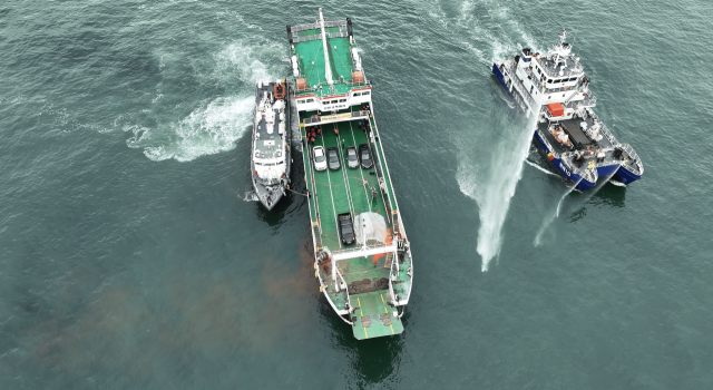 지난 2일 충남 보령시 대천항 인근 신한고속훼리호에서 여객선 전기차 화재 합동훈련을 실시 중인 모습. KOMSA 제공