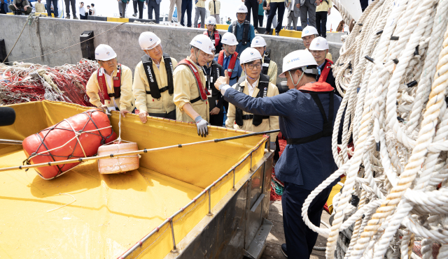 전재수 해양수산부 장관은 3일 충남 보령시 대천항을 찾아 충남도, 보령시, 해양경찰청, 수협중앙회 등 관계기관과 합동으로 어선안전 현장을 점검했다. 해수부 제공