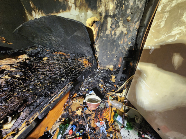 5일 오전 4시 20분께 부산 북구 한 여관에서 화재가 발생해 투숙객 1명이 숨졌다. 부산소방재난본부 제공