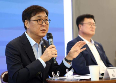 최휘영 문화체육관광부 장관이 4일 서울 서대문구 모두예술극장 모두라운지에서 취임 한 달을 계기로 출입기자간담회를 하고 있다. 문체부 제공