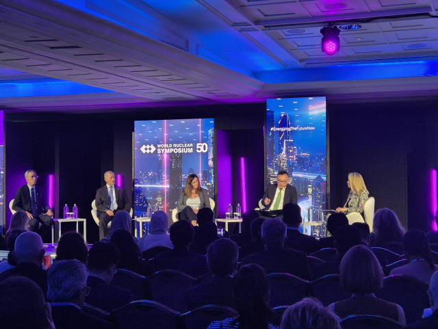 한수원이 4일(현지시간) '세계원자력협회(WNA) 설립 50주년 기념 특별총회에 참석했다(오른쪽에서 두 번째 황주호 한수원 사장). 한수원 제공