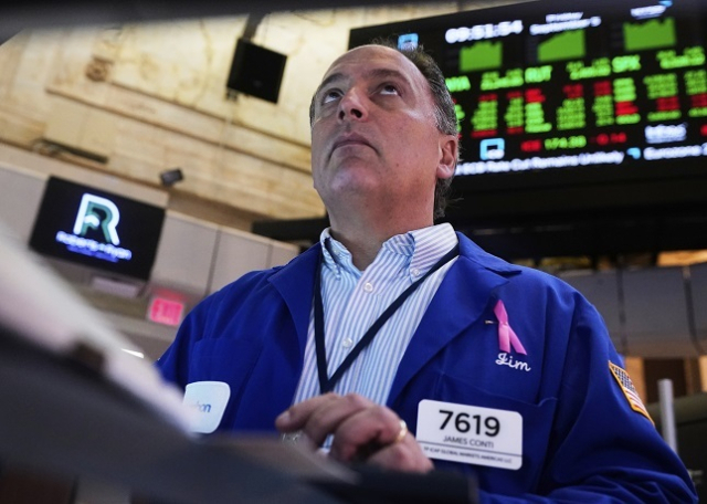 미 노동부는 8월 미국의 비농업 일자리가 한달 전보다 2만 2000명 증가했다고 5일(현지시간) 밝혔다. 사진은 미국 뉴욕증권거래소의 트레이더 모습. 연합뉴스