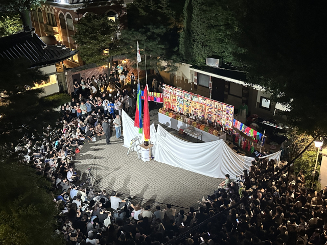 갤러리현대 '작두 굿' 시작 전 모습. 김은영 기자 key66@