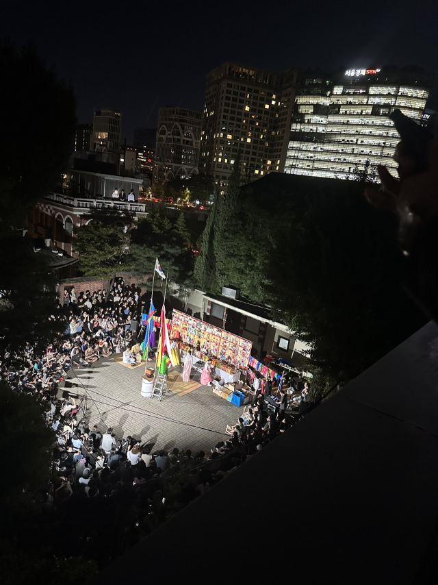 갤러리현대 '작두 굿' 모습. 김은영 기자 key66@