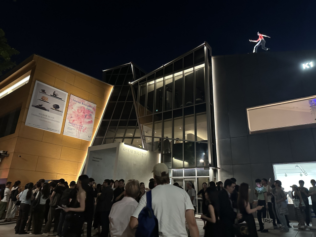 '삼청 나잇'이 열리고 있는 국제갤러리 입구. 김은영 기자 key66@