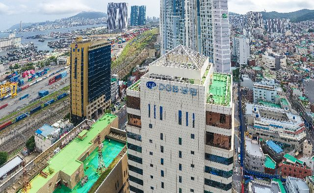 해양수산부 임시청사인 부산 동구 IM빌딩과 일대 전경. 김종진 기자 kjj1761@