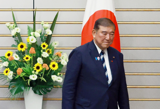 이시바 시게루 일본 총리가 사임 의향을 굳혔다고 NHK가 7일 보도했다. 보도에 따르면 이시바 총리는 8일 자민당이 당 소속 의원 295명과 광역지자체 지부 대표 47명 등 총 342명을 대상으로 조기 총재 선거 실시 여부를 묻기 전에 당이 분열되는 것을 막기 위해 사임한다는 뜻을 굳혔다. 사진은 지난달 23일 일본 도쿄 총리 관저에서 열린 한일 확대 정상회담 당시 이시바 일본 총리. 연합뉴스