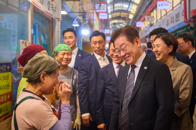대통령실은 이재명 대통령이 5일 인천 용현시장을 방문했다고 전했다. 연합뉴스