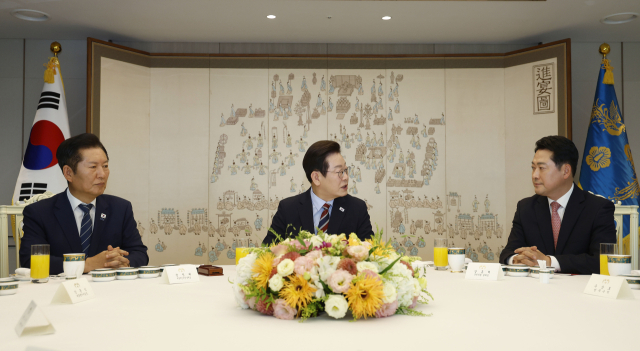 이재명 대통령이 지난해 9월 서울 용산 대통령실에서 여야 지도부와 오찬 회동을 하고 있는 모습. 연합뉴스