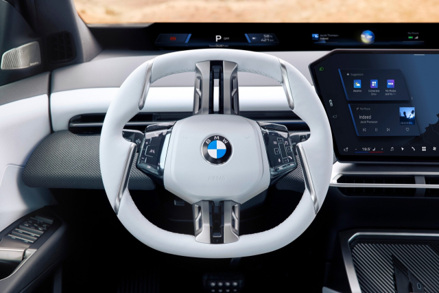 BMW ‘뉴 iX3’의 ‘BMW 파노라믹 비전’ 모습.BMW 제공