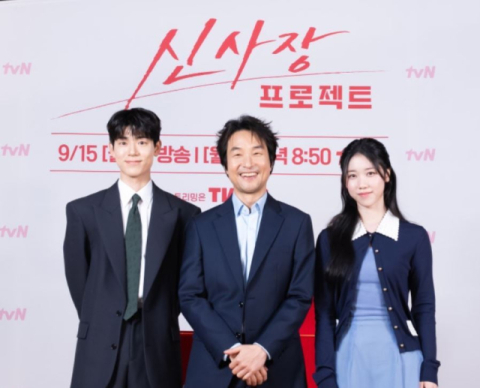 배우 한석규(가운데)가 8일 오후 열린 tvN 새 드라마 ‘신사장 프로젝트’ 제작발표회에 참석해 포즈를 취하고 있다. tvN 제공