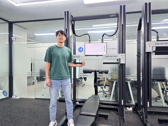 론픽 백준영 대표가 ‘로보틱스 운동관리 시스템’을 설명하고 있다. 론픽 제공