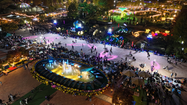 고성공룡세계엑스포 야간 퍼레이드. 부산일보DB