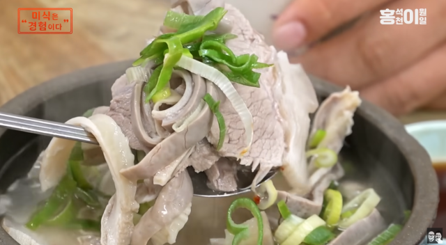 맑은 국물의 합천돼지국밥. 홍석천이원일 유튜브 캡처