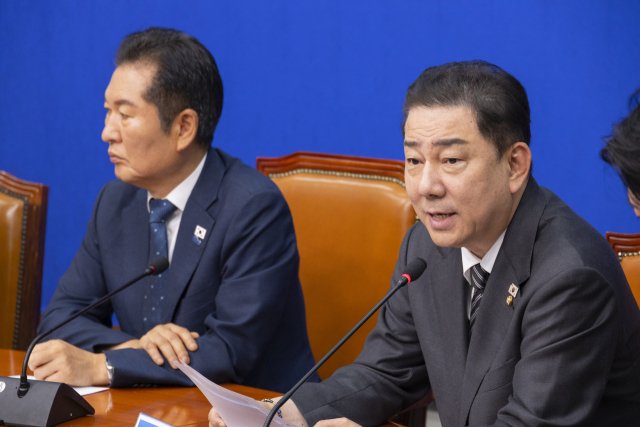 더불어민주당 김병기 원내대표가 지난 12일 국회에서 열린 최고위원회의에서 발언하고 있다. 연합뉴스