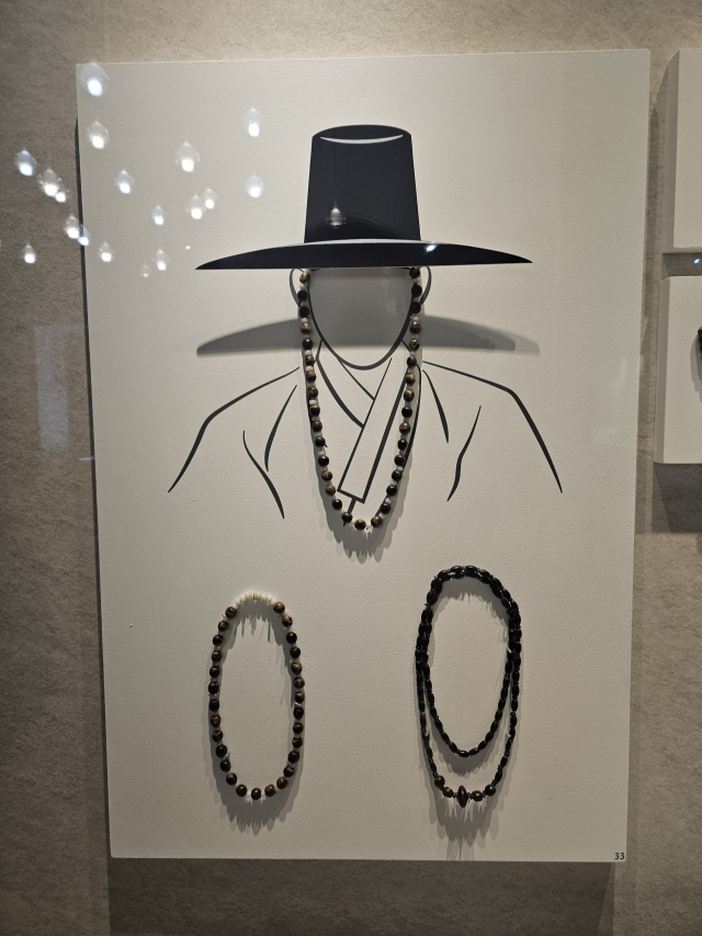 유리구슬로 멋을 낸 곽재우 장군의 갓끈은 보물로 지정돼 있다. 김효정 기자