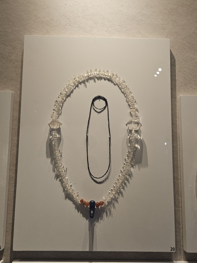 크리스털과 유리구슬을 사용한 변한의 유물. 보물로 지정돼 있다. 김효정 기자