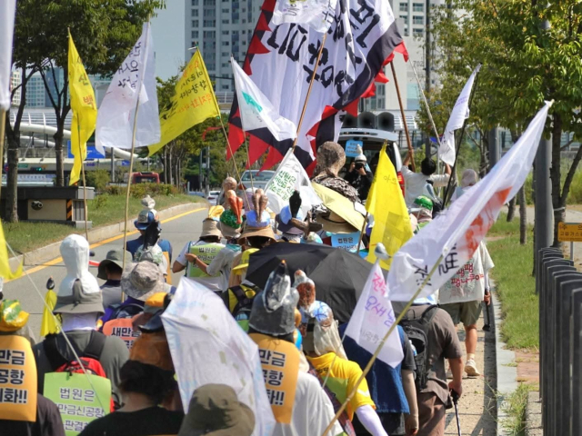 '새만금신공항백지화시민행동'의 행진 장면. 신유아 환경운동가 제공