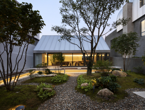 어촌마을 칠암에 자리 잡은 ‘칠암사계’. PDM파트너스 제공