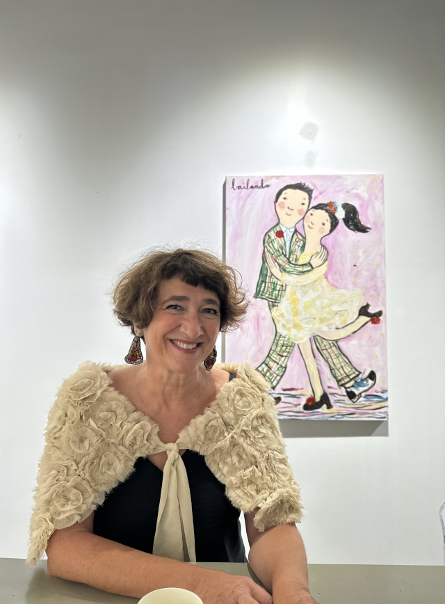 지난달 11일 부산 해운대구 소울아트스페이스에서 만난 스페인 화가 에바 알머슨. 김은영 기자 key66@