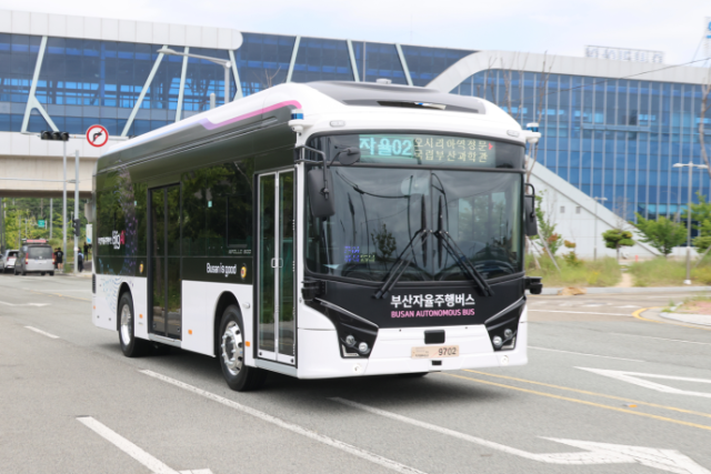 16일부터 부산 기장군 오시리아 관광단지에서 무료 시범운행을 시작하는 자율주행버스. 부산시 제공