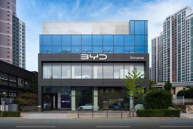 지난 12일 오픈한 BYD코리아의 부산 동래전시장·서비스센터. BYD코리아 제공
