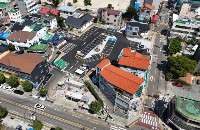 고성군이 시가지 주차난 해소를 위해 고성읍 성내리에 조성한 54면 규모 공영주차장을 15일부터 무료로 임시 개방한다. 고성군 제공