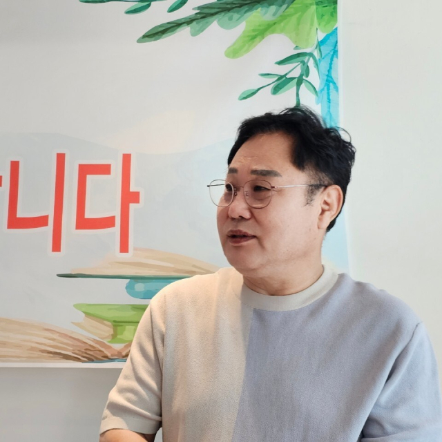 제15회 시사문단문학상 대상을 받은 황정환 시인.