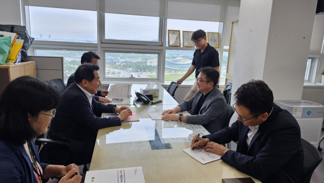 양산시가 15일 행정안전부를 찾아 지역 현안 사업 해결을 위해 특별교부세 150억 원을 요청하고 있다. 김태권 기자