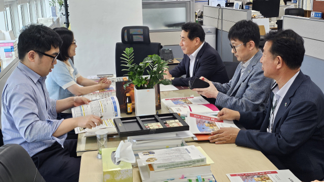 양산시가 15일 행정안전부를 찾아 공무원의 기준 인건비 상향을 요청하고 있다.김태권 기자