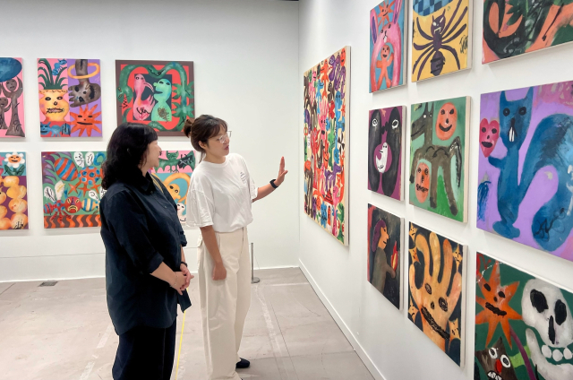 '플루 하나 꽃' 전시장 모습. 신세계갤러리 제공